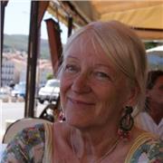 Anglaise avec de nombreuses années d'enseignement à tous niveaux et à tous âges.  Expérimentée en visioconférence sur toutes les applications. J'ai pratiquement toujours travaillé en face-à-face.
Donner confiance en l'apprenant est mon point fort.